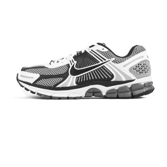 Zoom Vomero 5 SE SP (Dark Grey/Black-White-Sail)