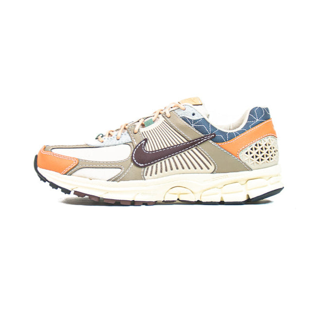 Nike Zoom Vomero 5 (Sanddrift/ Earth/ Muslin- Khaki)