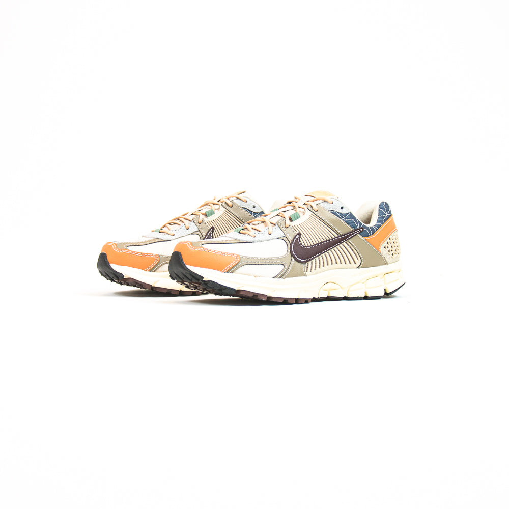 Nike Zoom Vomero 5 (Sanddrift/ Earth/ Muslin- Khaki)