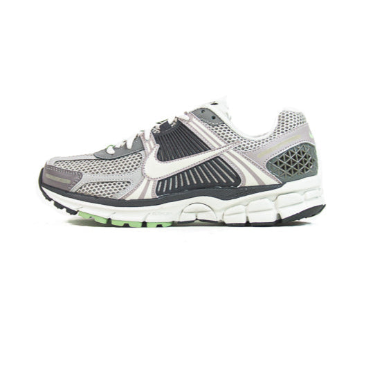 Zoom Vomero 5 (Cobblestone/Light Bone)