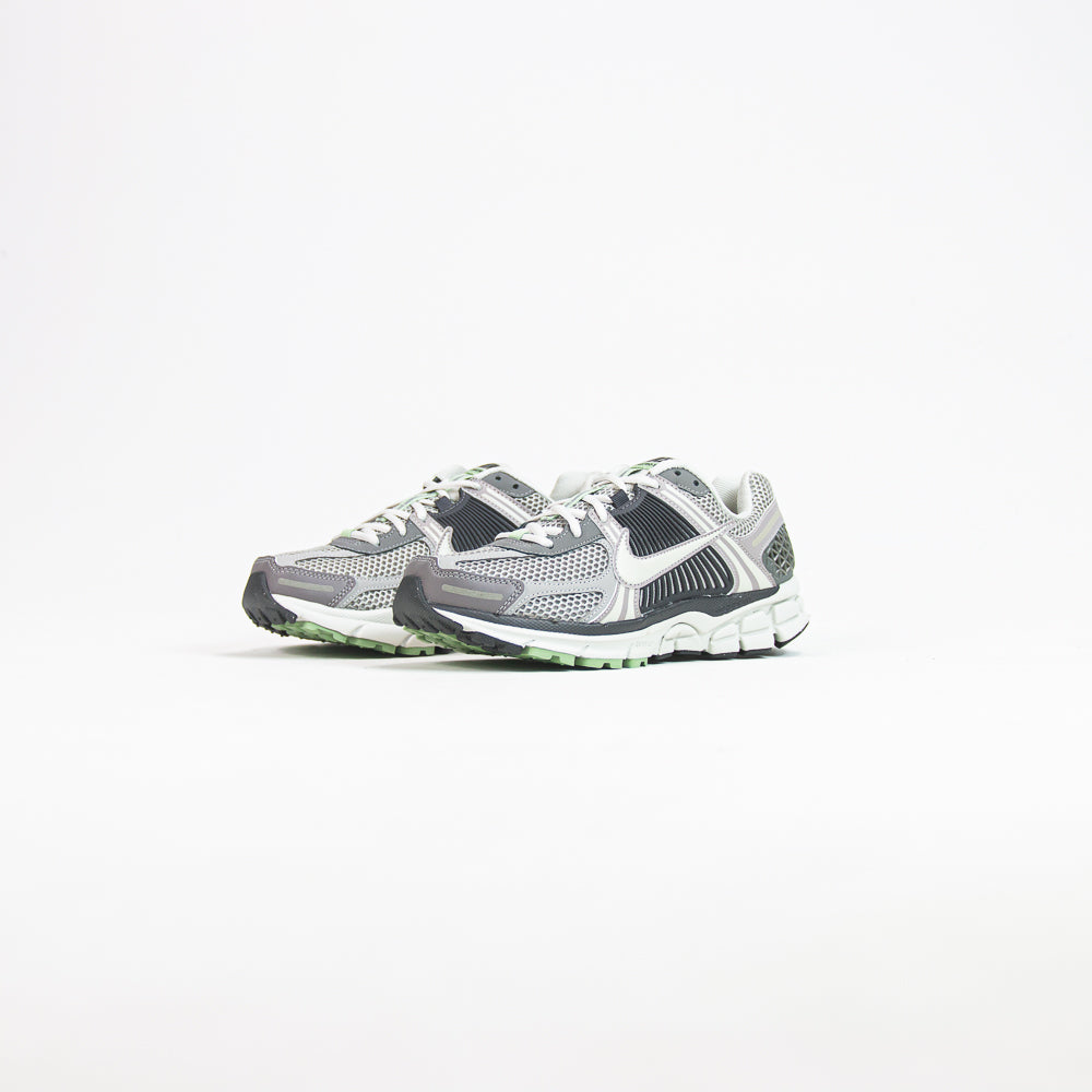 Zoom Vomero 5 (Cobblestone/Light Bone)